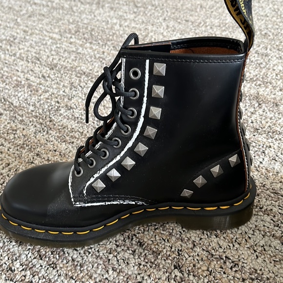 Slightly used Doc Martens w studs - Picture 3 of 9